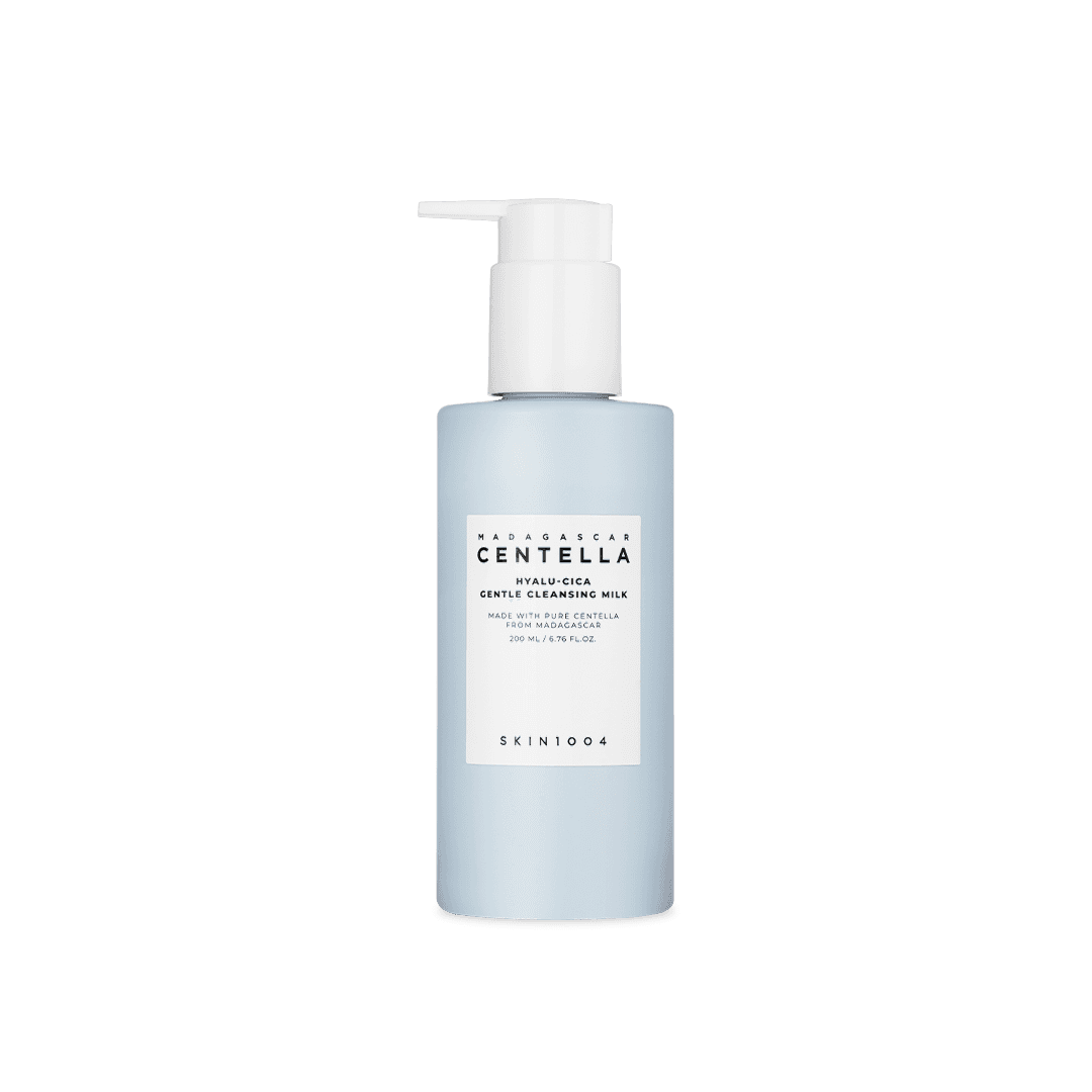 Frasco azul con dosificador de SKIN1004 Hyalu-Cica Gentle Cleansing Milk de 200 ml