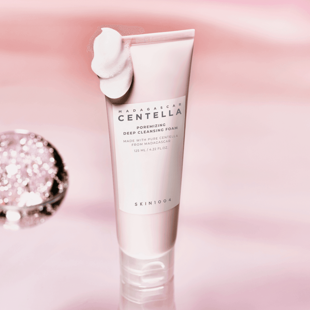 Tubo rosado de SKIN1004 Madagascar Centella Poremizing Deep Cleansing Foam